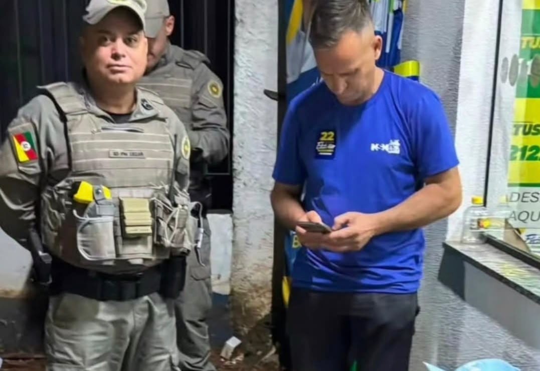 Homem armado com faca é preso durante encontro com senador Sanderson no RS
