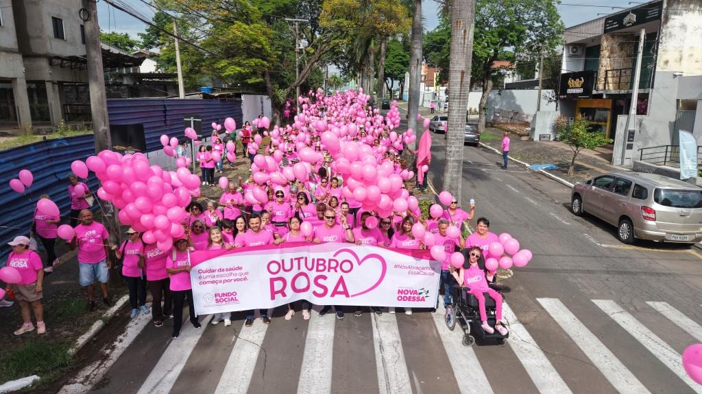 Caminhada Outubro Rosa lota Praça Central em Nova Odessa e reforça combate ao câncer de mama