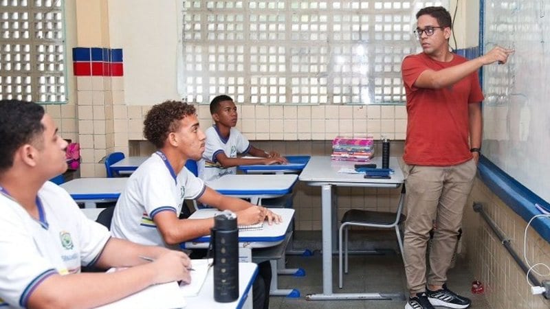 Educação afirma que Bônus de Desempenho dos professores será pago até 30 de outubro após reclamação da categoria