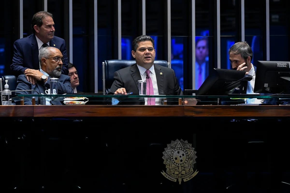 Senado analisa PEC da 6x1 e Alcolumbre prevê votação em 2 turnos ainda hoje