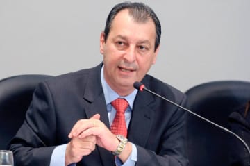 Relator mantém texto da PEC que prevê fim da escala 6x1 no Senado