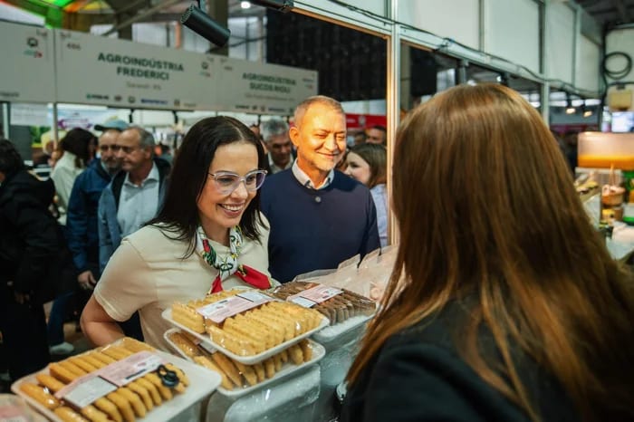 Juliana Brizola e Edegar Pretto buscam aproximação com a Farsul