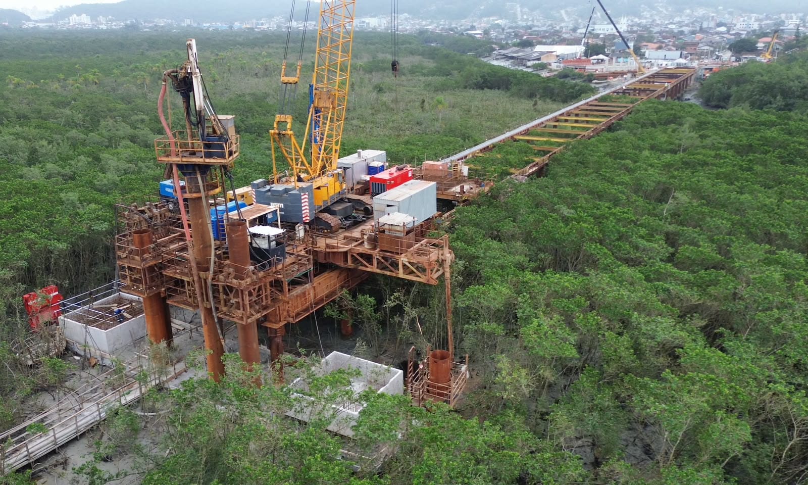 Ponte Joinville chega a 55% e avança nas aduelas entre Boa Vista e Adhemar Garcia