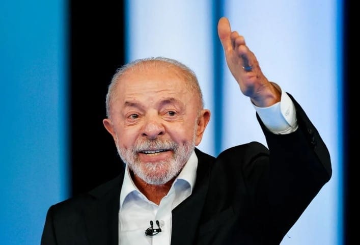 Com força popular, Lula é reeleito e terá quarto mandato como presidente do Brasil