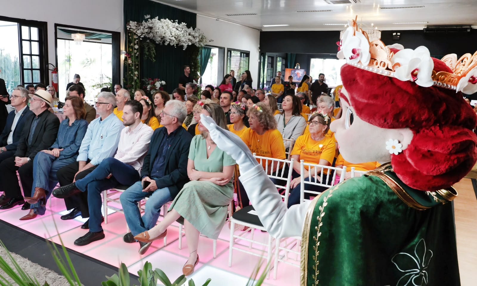 86ª Festa das Flores de Joinville terá exposição com mais de 30 mil flores, passarela elevada, obras de arte e jardim in