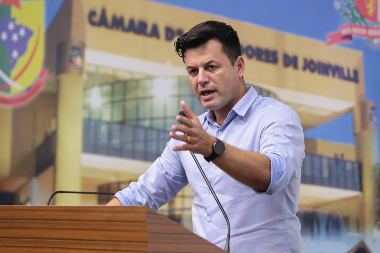 Joinville sanciona lei que permite prorrogar contratos temporários da Educação