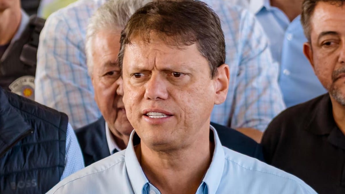 Fechamento de estação do metrô pelo governo Tarcísio dificulta deslocamento de manifestantes em ato pró-Lula