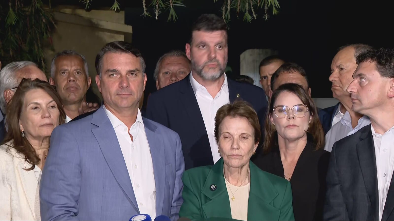 Apoio da bancada ruralista a Flávio Bolsonaro é oficializado para o segundo turno