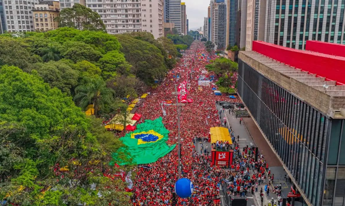 Flávio aposta em "bloquinho do Nikolas" para fazer frente após atos pró-Lula