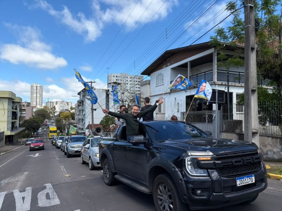 Milhares participam da maior carreata já registrada em Farroupilha