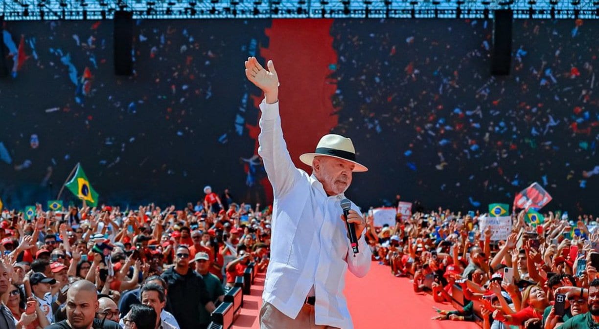 Lula diz que disputa quarto mandato para impedir volta da direita