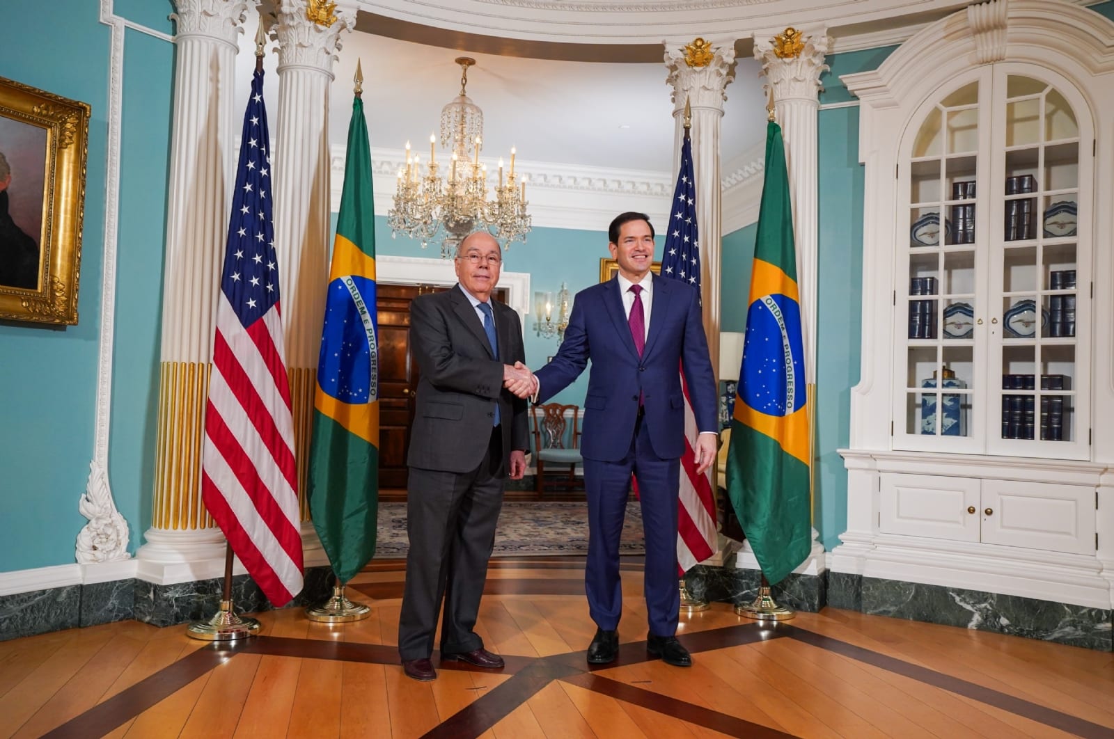 Mauro Vieira vai aos EUA para reunião liderada por Marco Rubio em meio a fuga de Flávio