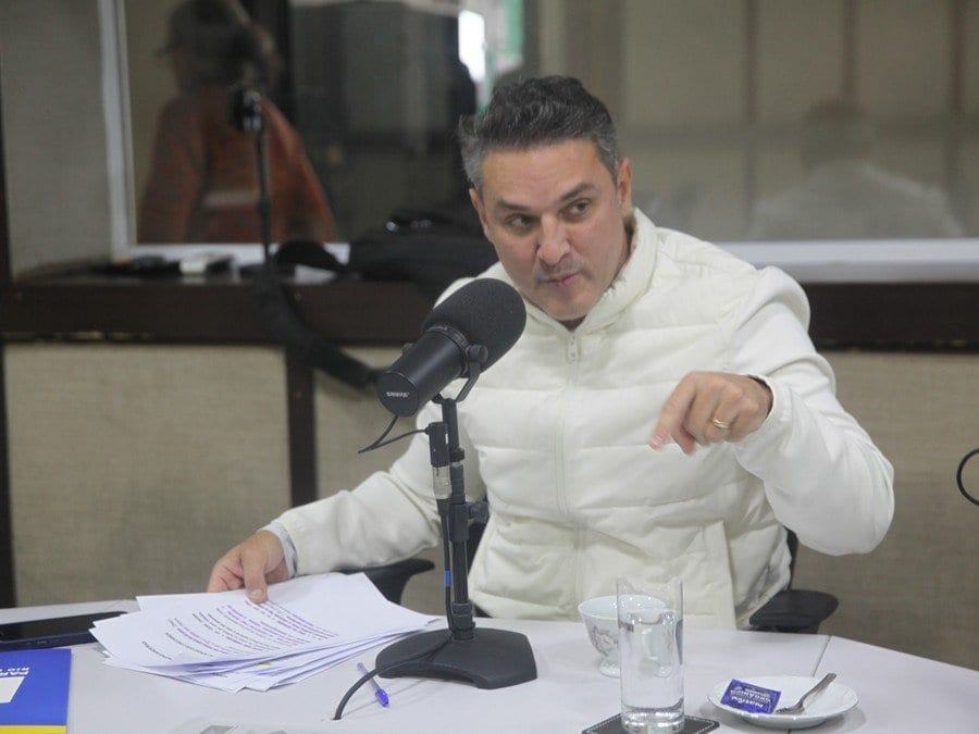 Zucco expõe contradição de Leite sobre taxa de licenciamento