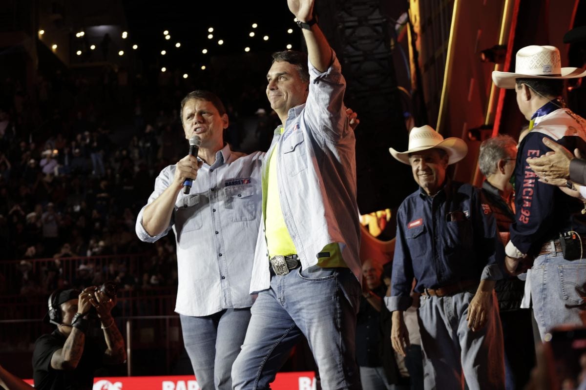 Tarcísio diz que Flávio é continuidade do projeto de Jair Bolsonaro