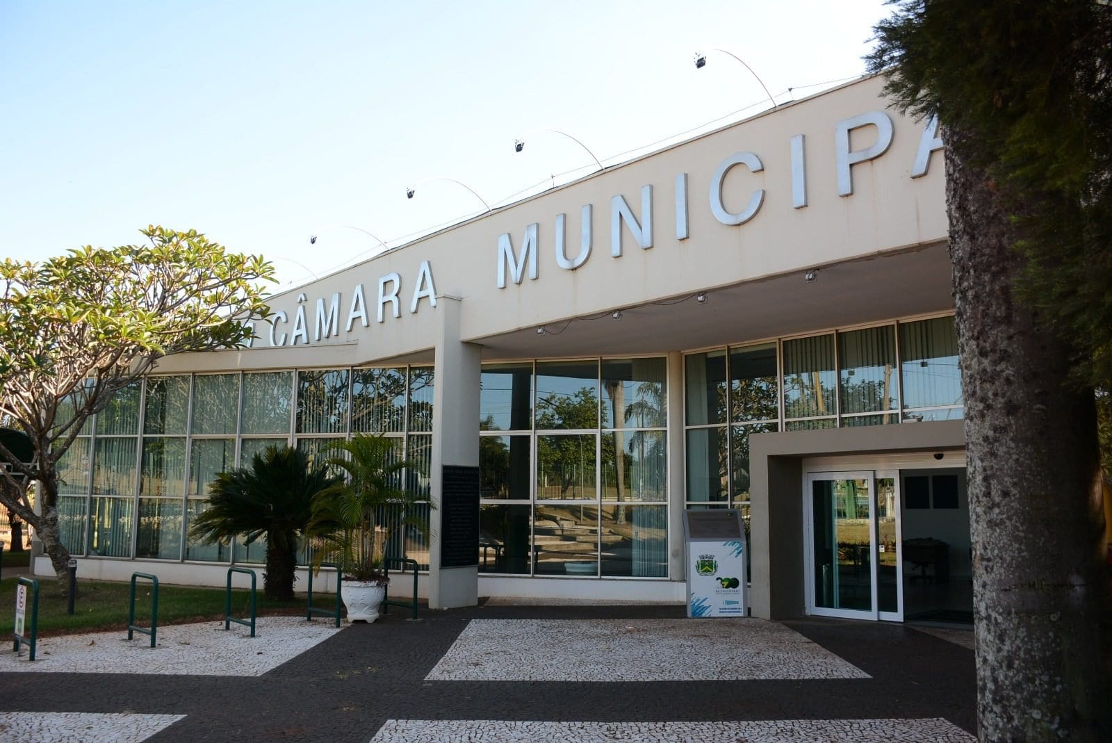 Câmara de Santa Bárbara vota veto e projeto sobre atendimento a pacientes com câncer