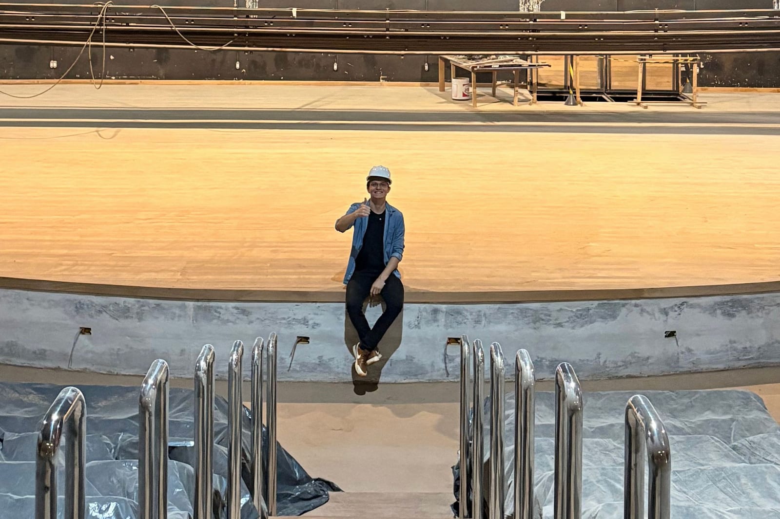 Franklin acompanha obras de revitalização do Teatro Municipal em Dourados