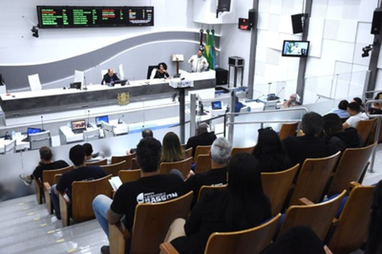 Vereadores votam dois vetos e oito projetos em sessão nesta terça (11)