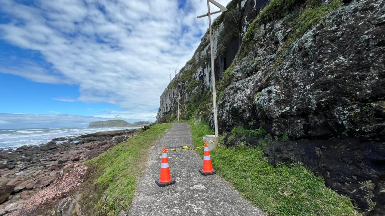 Caminho da Santinha no Morro do Farol segue interditado por razões de segurança