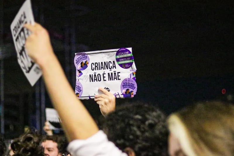 Estudo aponta desinformação e estigma sobre aborto mesmo com 64% de apoio a serviços para vítimas de estupro