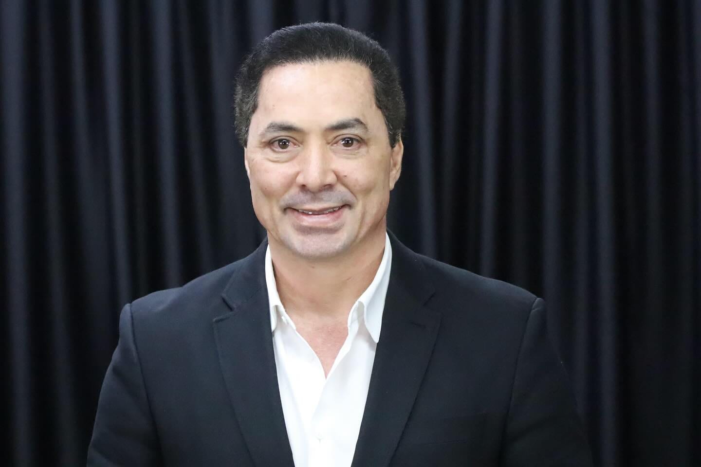 Secretário de Goiânia declara apoio a Flávio Bolsonaro e anuncia lista de aliados