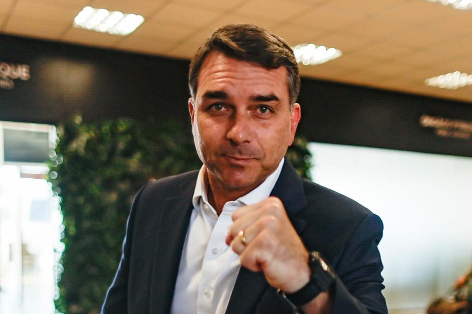 Flávio Bolsonaro recruta sete economistas para plano de governo