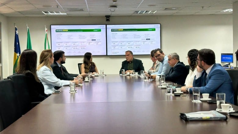 Mabel foi ao Fórum Cível e propôs integração com juízes para agilizar decisões