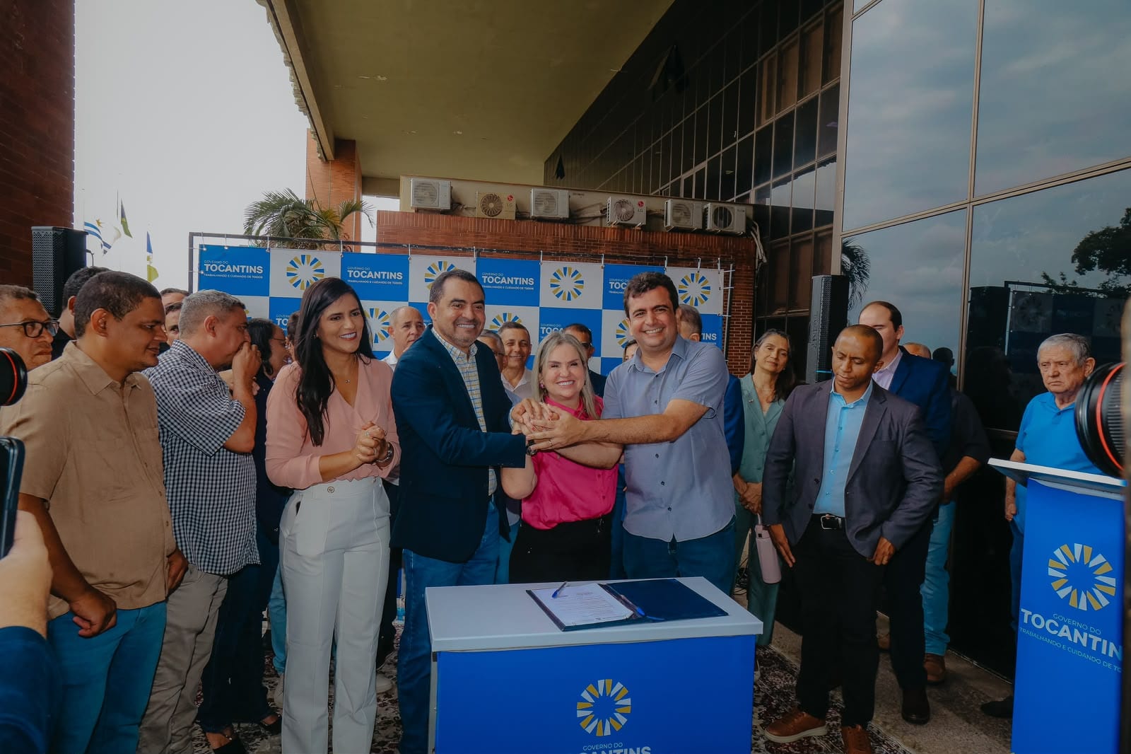 Professora Dorinha entrega camionetes para a assistência social; senadora já destinou mais de R$ 15 milhões para a área