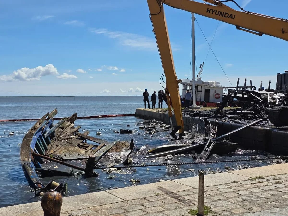 Após retirada de dois barcos, outros cinco podem deixar área portuária de Rio Grande