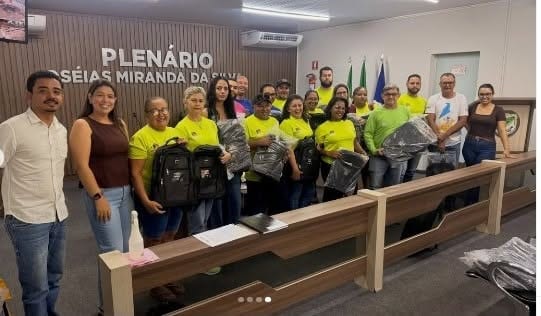 Figueirópolis entrega mochilas a ACS e ACE