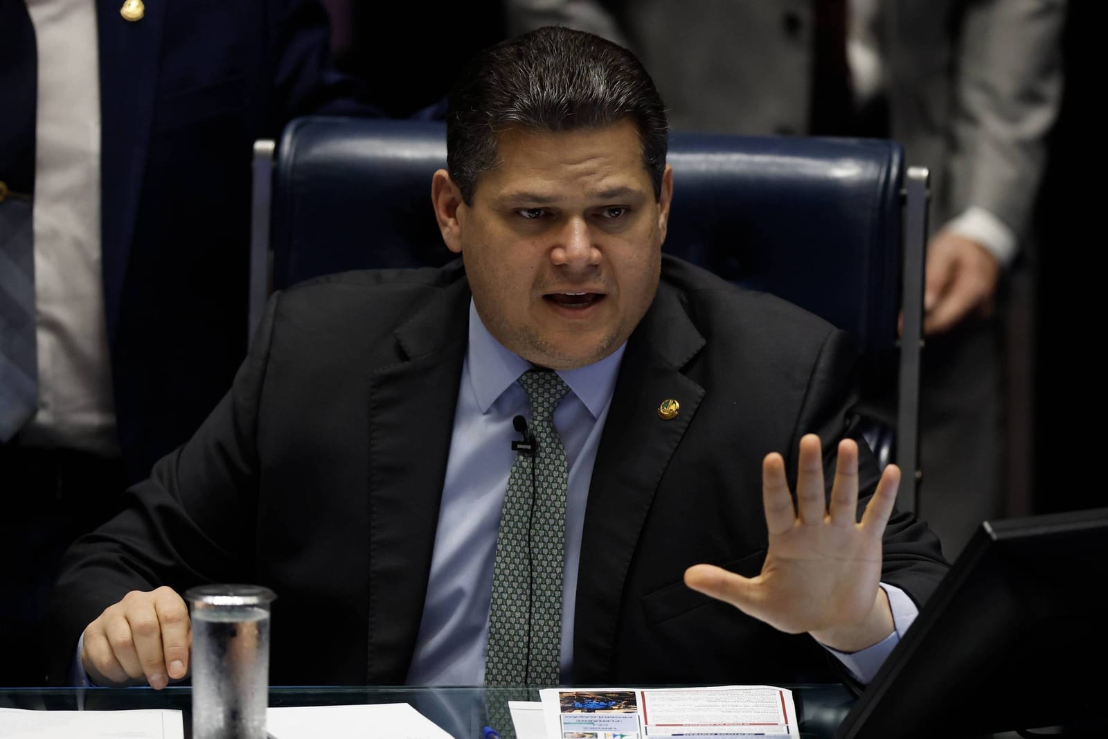 Alcolumbre pauta PEC da Segurança para terça e governo costura acordo sobre maioridade