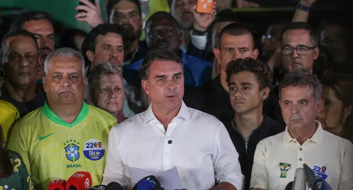 TSE desmente alegação de Flávio sobre retirada de fiscais do PL da sala-cofre