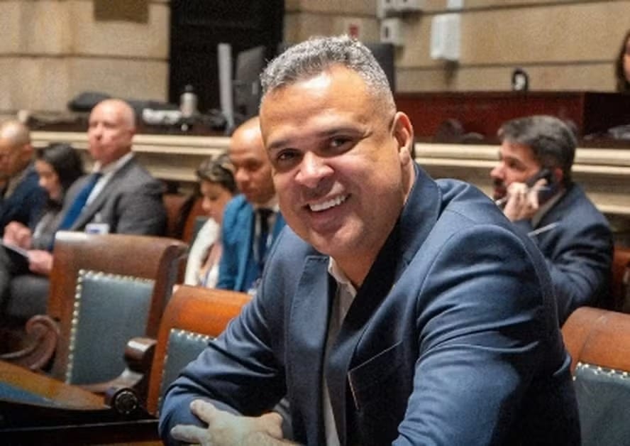 Vereador do RJ foi preso em Londrina após postar foto de casamento