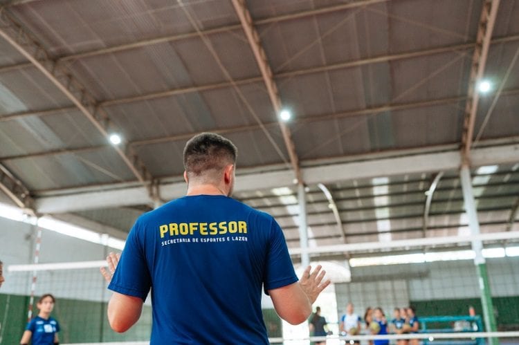 Secretaria de Esportes abre inscrições gratuitas para handebol, karatê e alongamento