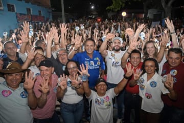 Gaguim faz cavalgada, vê jogo e participa de reunião na reta final da campanha