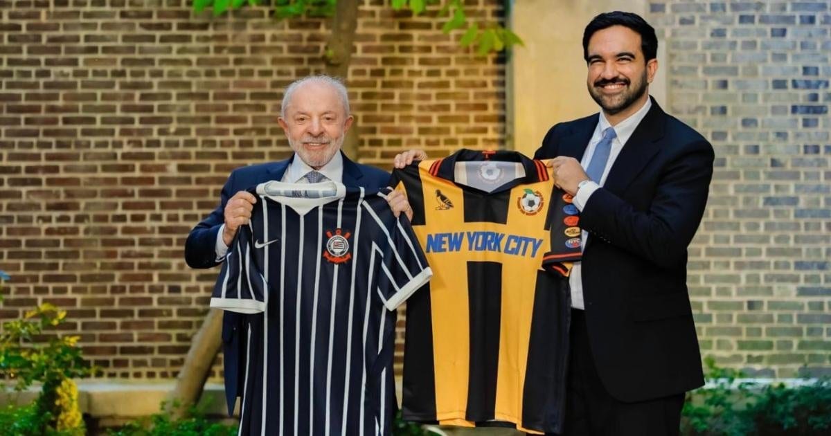 Lula entrega camisa do Corinthians ao prefeito de Nova York e fala sobre 6×1