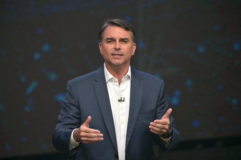 Campanha de Flávio Bolsonaro questiona condução do 2º turno e avalia medidas após decisão do STF