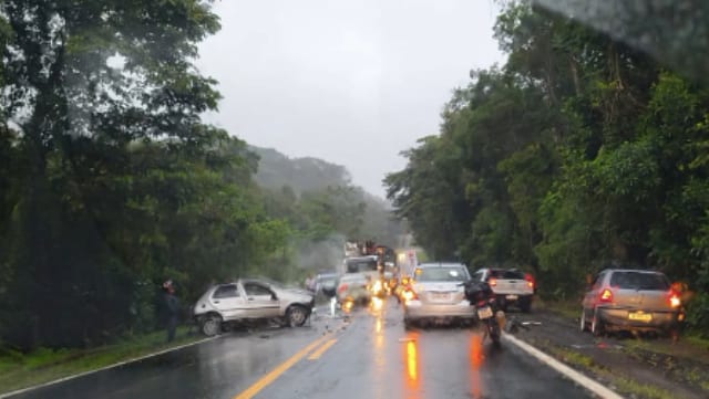 Acidente entre quatro carros deixa um óbito e Sete feridos em rodovia estadual de Registro-SP