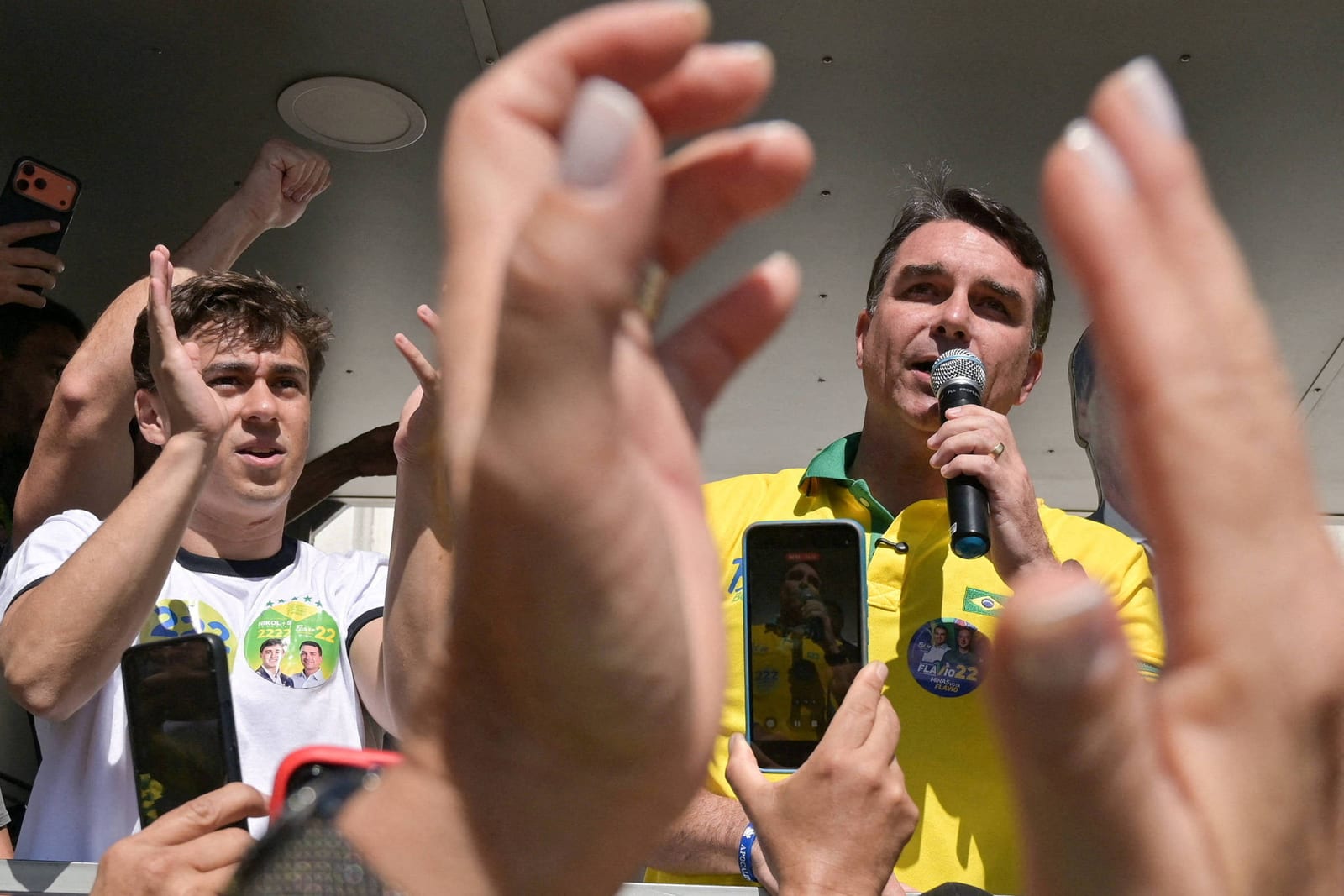 Bolsonaristas saem em defesa de Mendonça contra Moraes; Flávio fala em derrota de 'ministro de Lula'