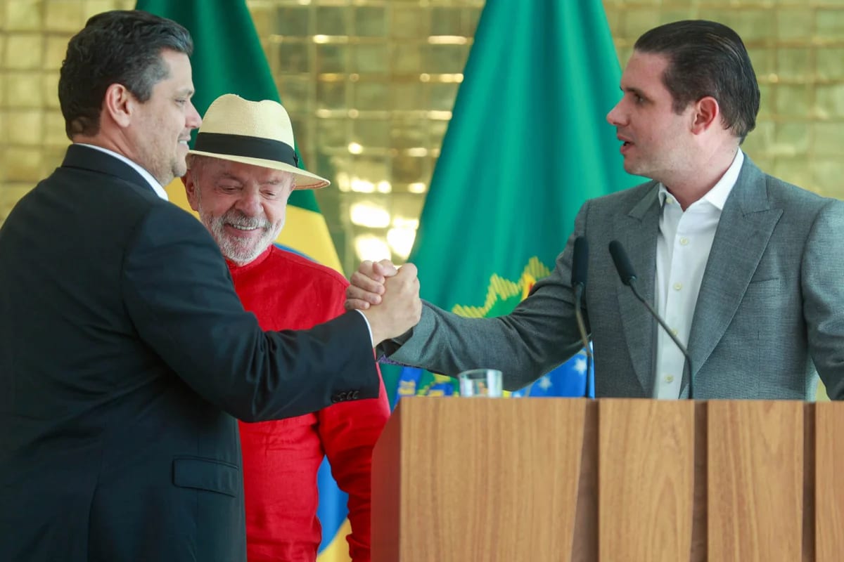 Lula reeleito enfrenta Congresso dividido e oposição fortalecida