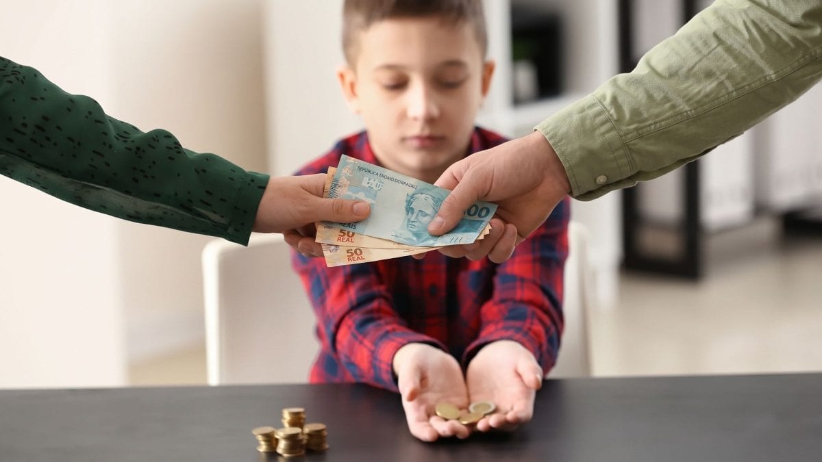 Nova lei autoriza quebra do sigilo bancário de devedor de pensão alimentícia para checar valor real da renda; proposta f