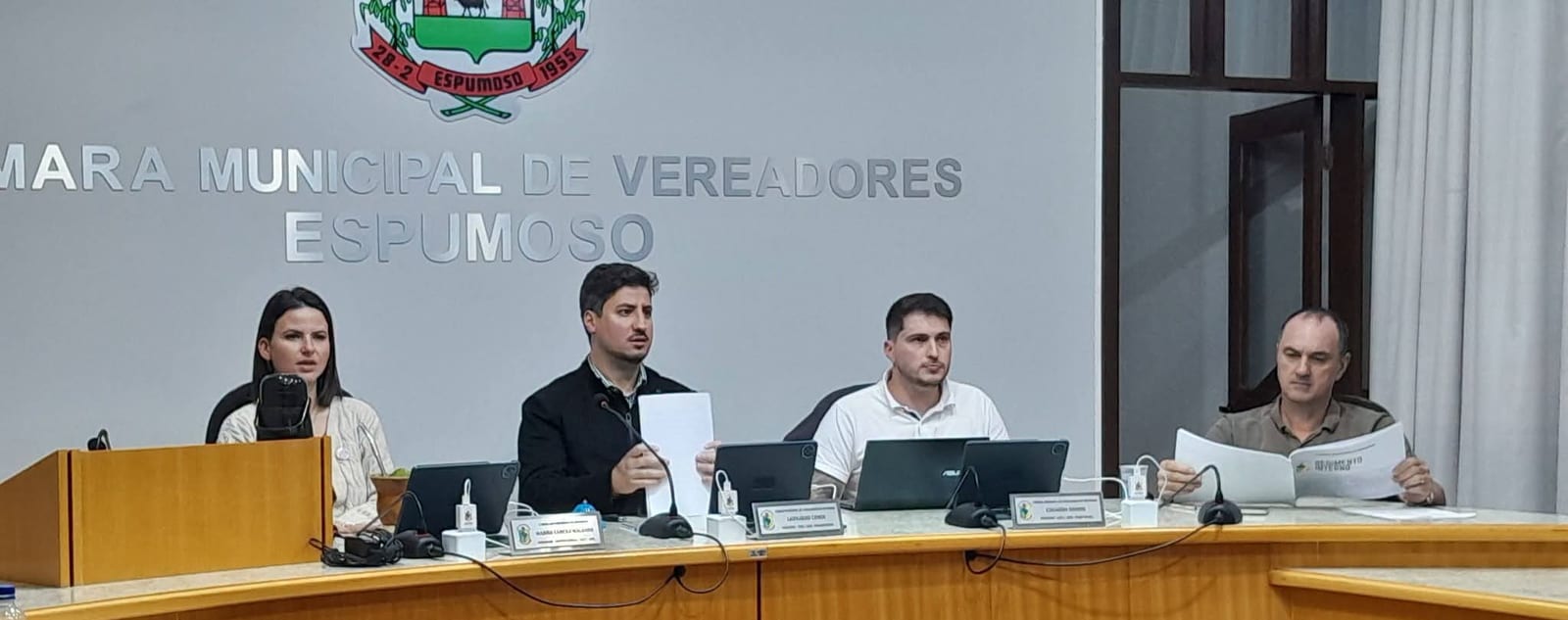 Espumoso debate PL que cria nova política de habitação