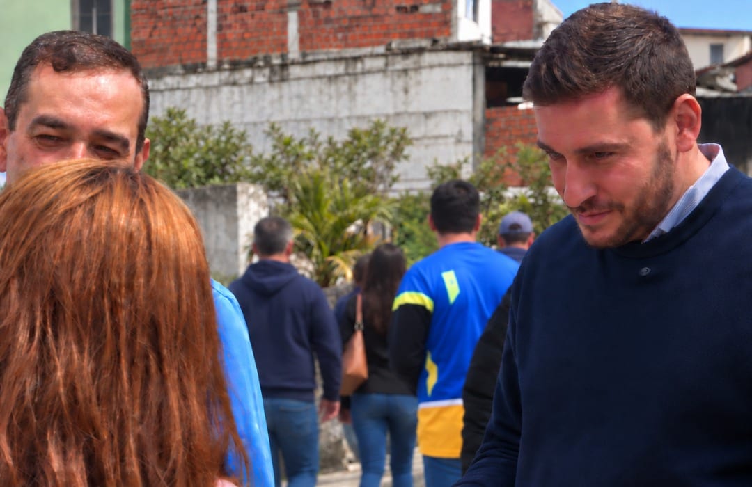João Paulo e o prefeito Rodolfo caminharam pela Avenida Pacaembu, em Várzea Paulista