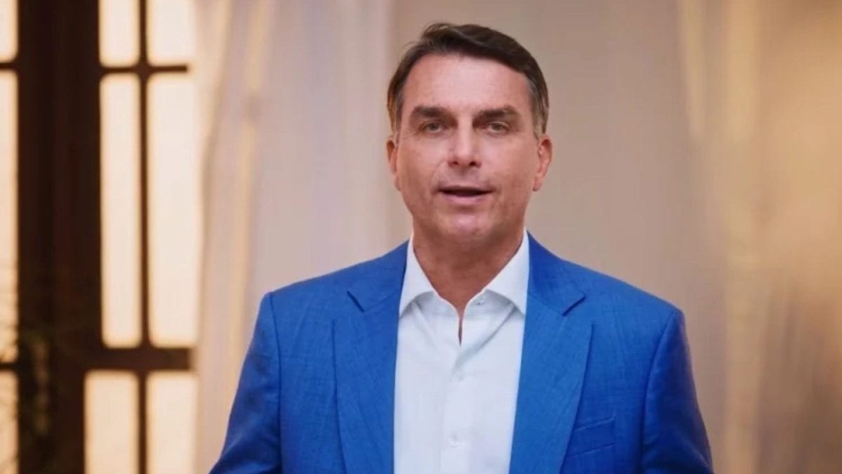 Medo de ser preso e ligação com ‘banqueiro desonrado’: imprensa dos EUA repercute fuga de Flávio Bolsonaro