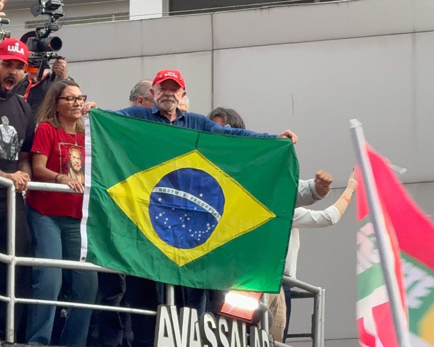 ‘Por cada Silva do nosso imenso Brasil, nós iremos vencer’, diz Lula em artigo