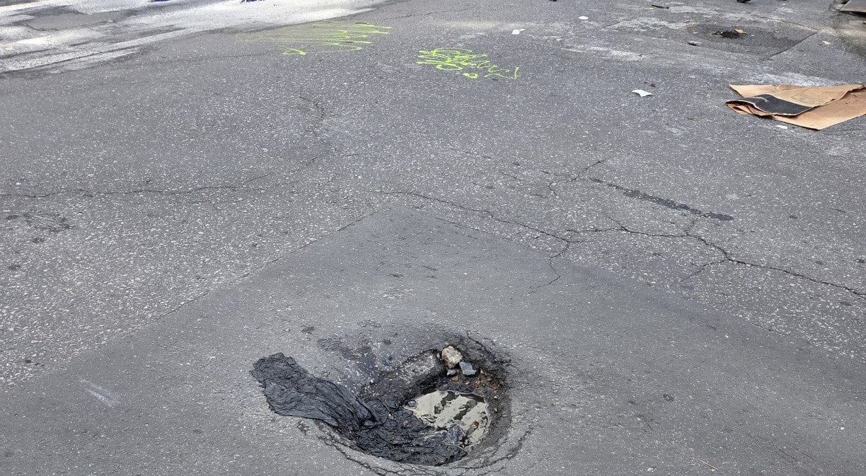 Voz do Leitor,15/10: Afundamento asfáltico em rua de Boa Viagem