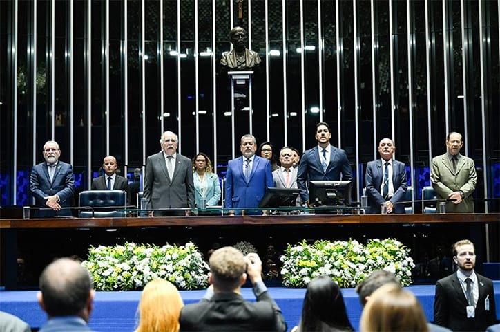 Senado faz sessão especial pelo Dia do Médico e debate condições da profissão