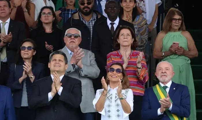 Desfile cívico-militar de 7 de setembro começou na Esplanada em Brasília