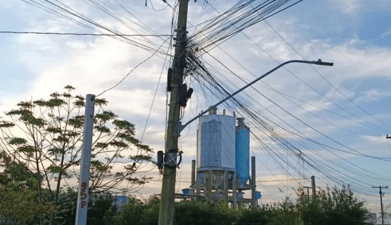 Furtos de fios e luminárias deixam ruas às escuras no Rio Grande
