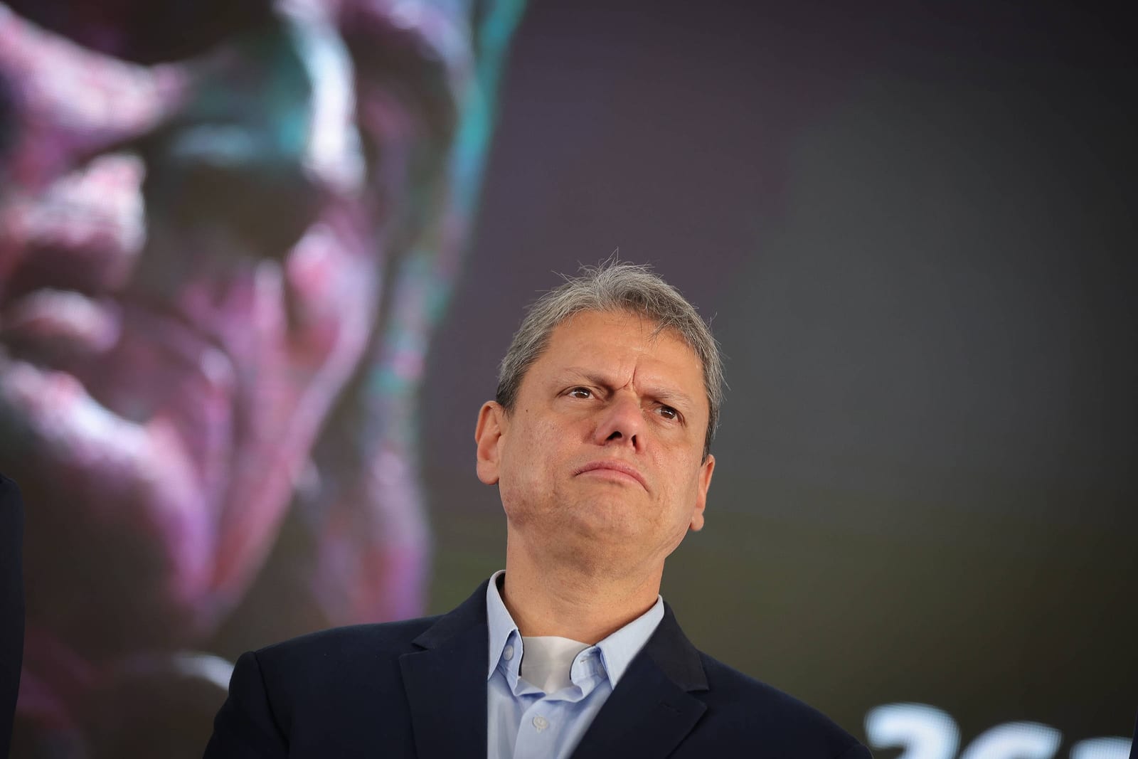 Governo Tarcísio dá gratificação a servidores e inclui aliada da primeira-dama