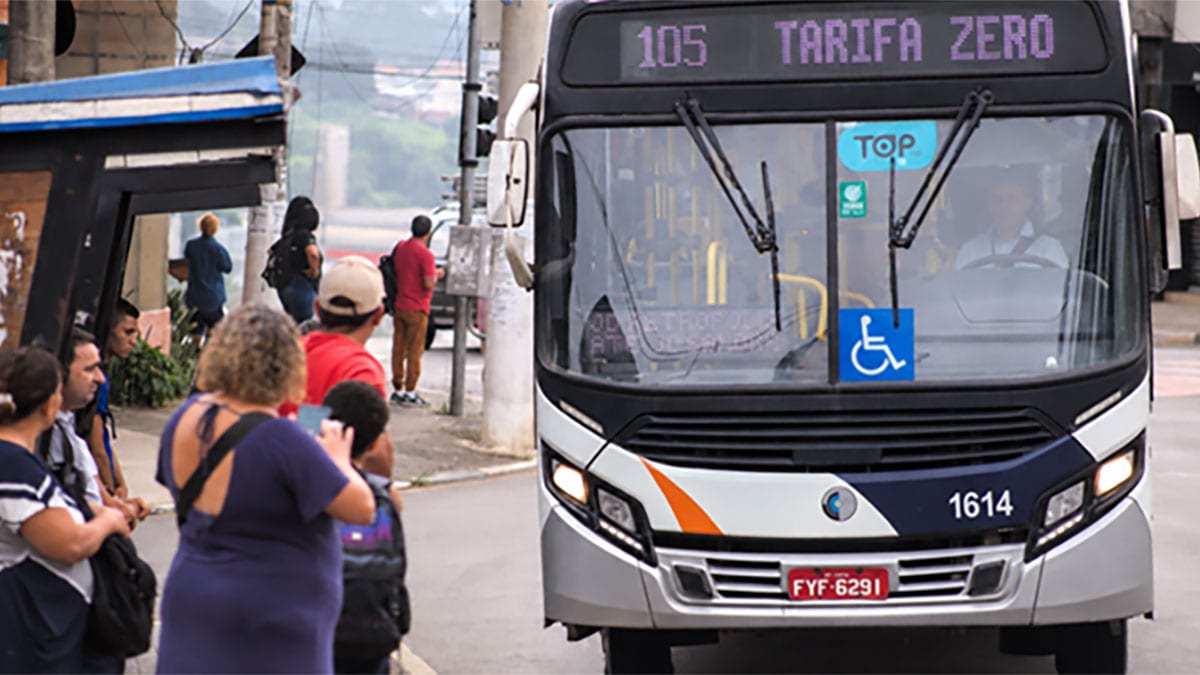 Tarifa Zero em Cotia levou 8.220 passageiros aos ônibus no Dia dos Pais